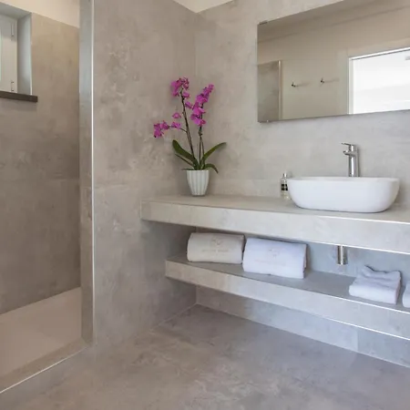 Hillside House & Landsted