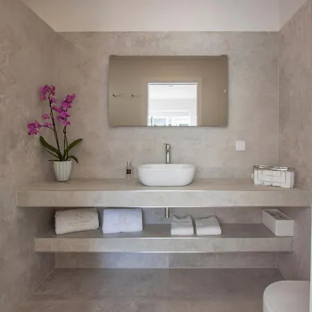 Hillside House & Landsted *