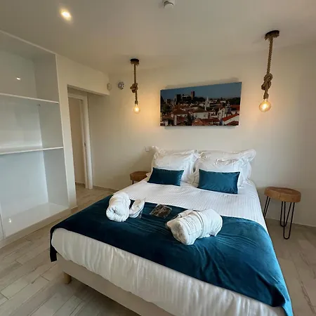 Landsted Hillside House & *