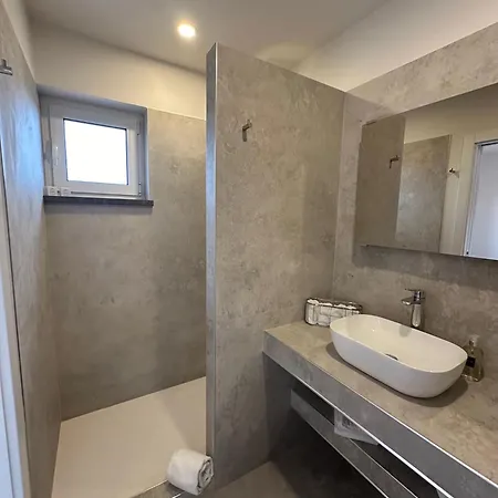 Hillside House & Kır Evi *