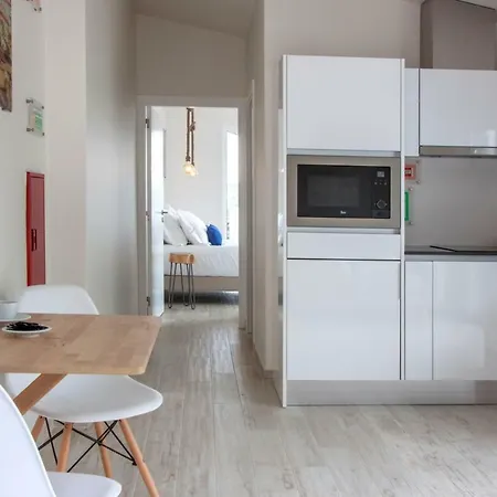 Hillside House & Landsted *