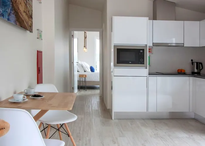 Hillside House & Landsted *