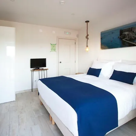 Landhuis Hillside House & *