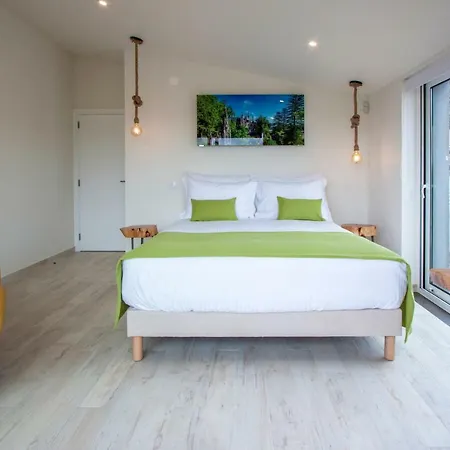 Landhuis Hillside House & *