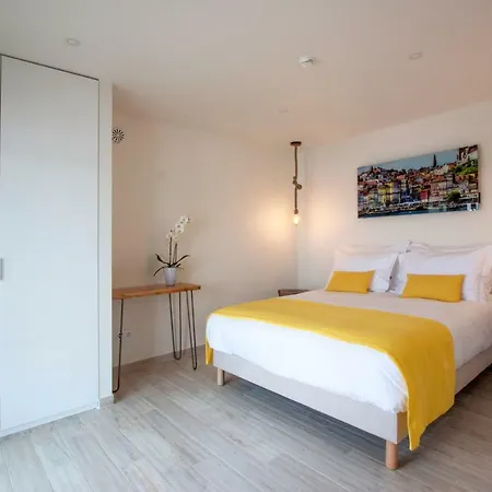 Landhuis Hillside House & *